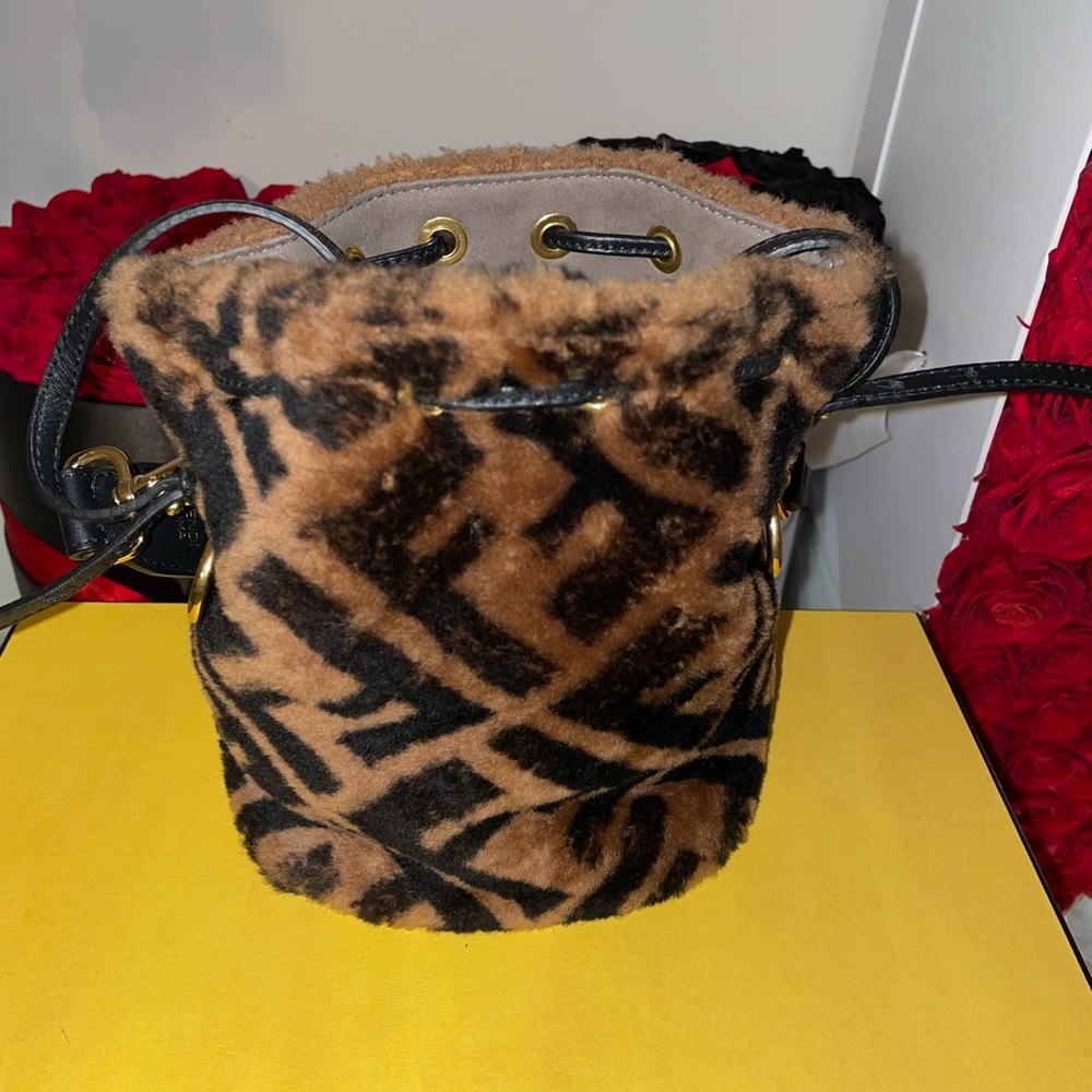 Fendi fur bucket bag Worn ONCE!!!